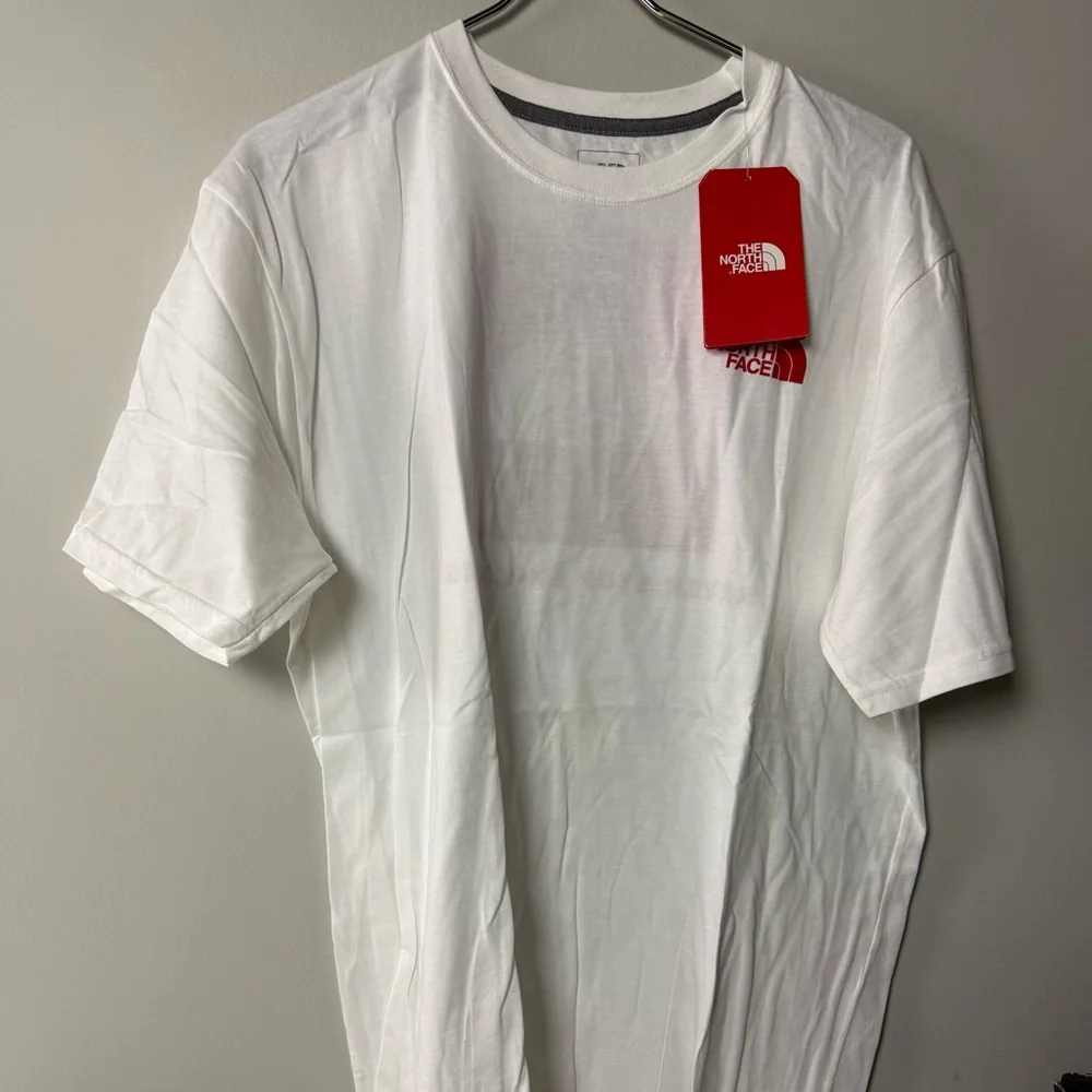 The North Face Standard Fit T-Shirt Bundle of 2 New NWT Graphic Tees - Picture 6 of 12